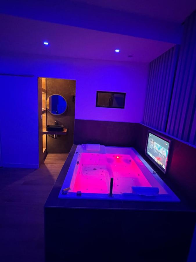 Chic & Jacuzzi Apartment Givors Exterior photo